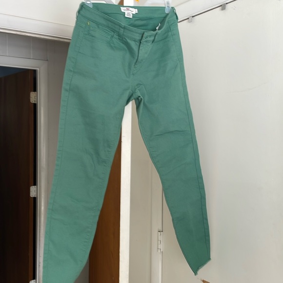 Size 6 jeans vineyard vines green jeans with frayed bottom. Great condition - Picture 1 of 4